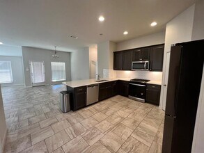 528 Elm Green St in Hutto, TX - Building Photo - Building Photo