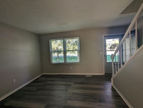 5730 Crossing Ct in Columbus, OH - Building Photo - Building Photo