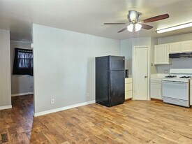 705 Harris Ave in Kemah, TX - Building Photo