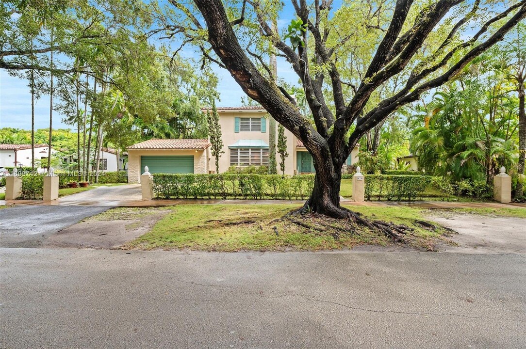 829 Palermo Ave in Coral Gables, FL - Building Photo