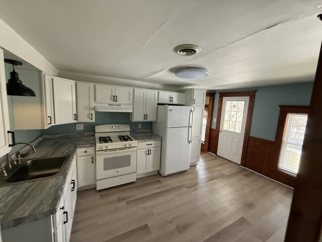 58 Arnold St, Unit 3  2nd FL