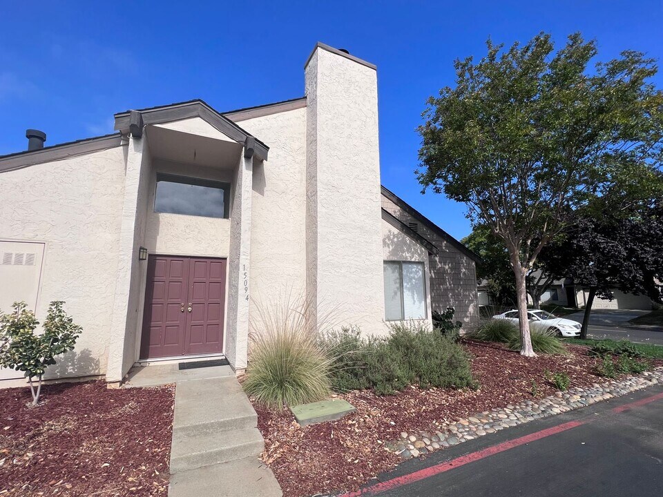 15094 Yosemite Way in Morgan Hill, CA - Building Photo