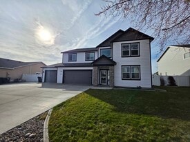 4916 Laredo Dr in Pasco, WA - Building Photo