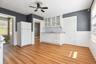 14 East St, Unit 14 East St 2nd Fl in Wallingford, CT - Building Photo - Building Photo