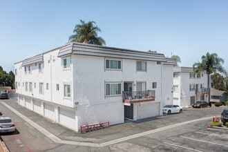 Stonewood Apartments in Brea, CA - Foto de edificio - Building Photo
