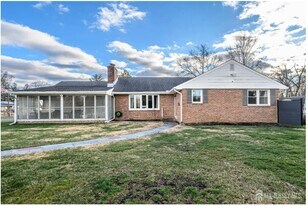 12 Davison Rd in East Windsor, NJ - Building Photo