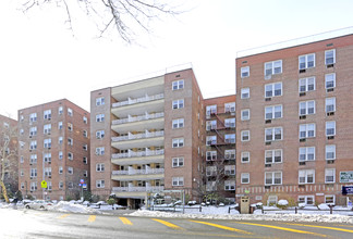 Kendall Hall Apartments in Flushing, NY - Building Photo - Building Photo