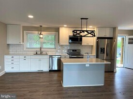 138 Grimes Golden Rd in Linden, VA - Building Photo