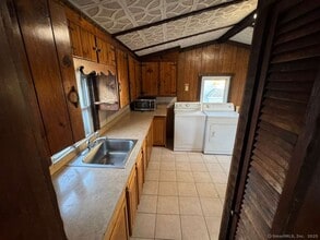 12 Walnut St in Enfield, CT - Building Photo - Building Photo