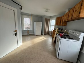 30 Main St in Springfield, VT - Building Photo - Interior Photo