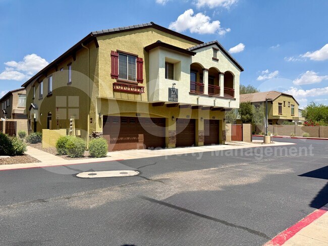 property at 2725 E Mine Creek Rd