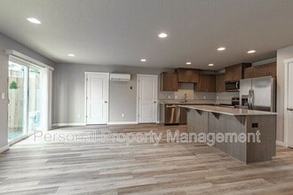 4811 NE 37th Ct in Vancouver, WA - Building Photo - Building Photo