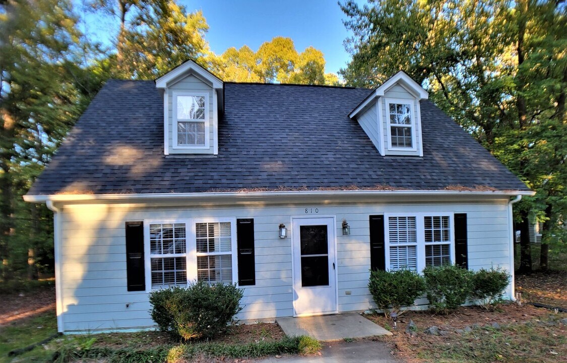 810 Clayton Rd in Durham, NC - Building Photo