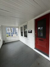 18 Burgoyne St in West Hartford, CT - Building Photo - Building Photo