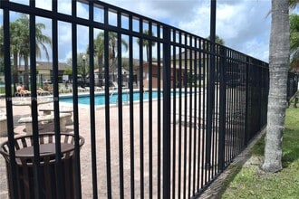 10013 Winding Lake Rd in Sunrise, FL - Building Photo - Building Photo