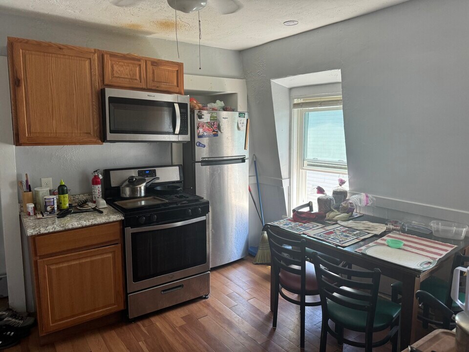 13 Goulding St, Unit 1 in Worcester, MA - Foto de edificio