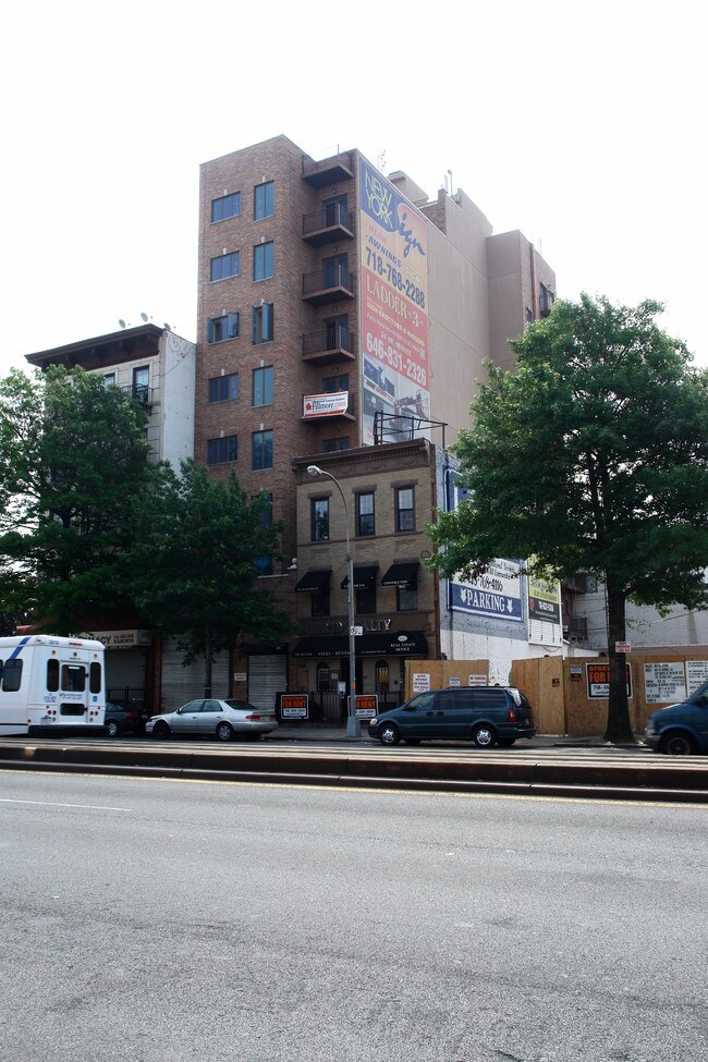 Greenwood Plaza in Brooklyn, NY - Building Photo - Building Photo