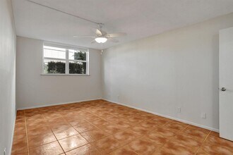 1421 S Ocean Blvd, Unit 119 in Pompano Beach, FL - Foto de edificio - Building Photo
