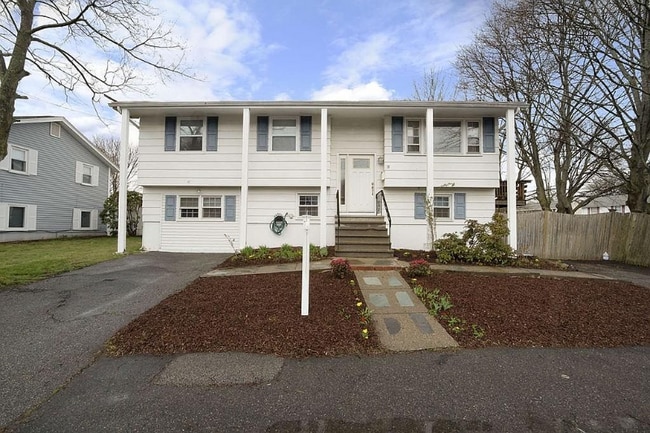 33 Buena Vista Ave in Salem, MA - Building Photo - Building Photo