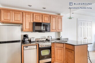 1400 N Lake Shore Dr in Chicago, IL - Building Photo - Building Photo