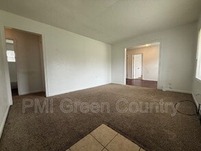 5926 N Frankfort Ave in Tulsa, OK - Building Photo - Building Photo