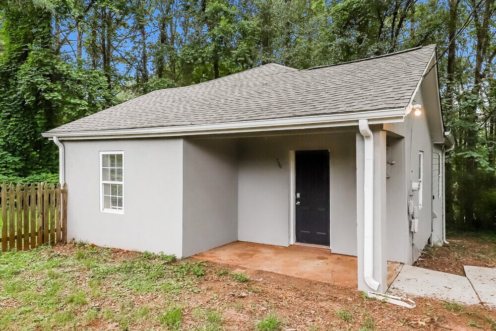 730 Parker St in Villa Rica, GA - Building Photo