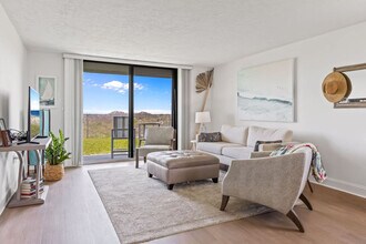 2101 S Atlantic Ave in Cocoa Beach, FL - Building Photo - Building Photo