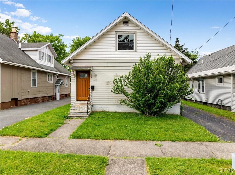 1410 Fincke Ave in Utica, NY - Building Photo