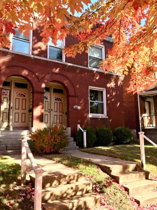 2925 Victor St, Unit 2925 1st Floor