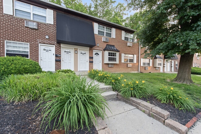 Fox Pointe in Hi-Nella, NJ - Building Photo - Building Photo