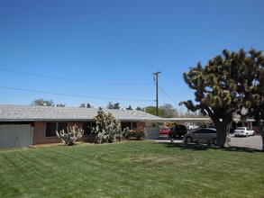 Antelope Lodge Apartments in Lancaster, CA - Building Photo - Building Photo