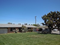 Antelope Lodge Apartments in Lancaster, CA - Foto de edificio - Building Photo