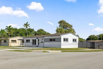 2741 NW 172nd Terrace in Miami Gardens, FL - Building Photo - Building Photo