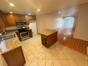 4609 Kester Ave in Los Angeles, CA - Foto de edificio - Building Photo