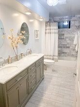 8321 Rayford Dr, Unit 8321 in Los Angeles, CA - Foto de edificio - Building Photo