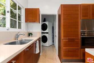 6065 Scenic Ave in Los Angeles, CA - Building Photo - Building Photo