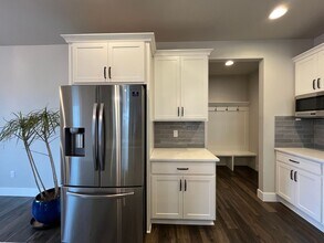 15675 NE Clackamas Ct in Portland, OR - Building Photo - Building Photo