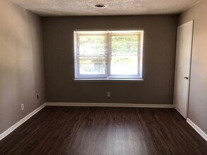 407 Sykes Ave, Unit D in Greensboro, NC - Foto de edificio - Building Photo