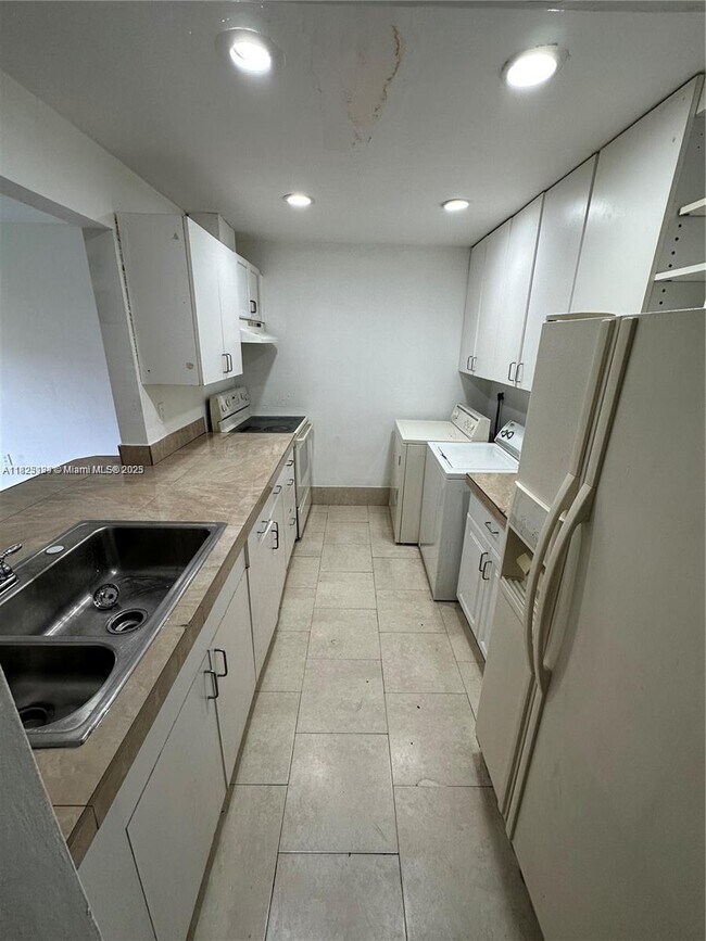 2763 NW 196th St in Miami Gardens, FL - Foto de edificio - Building Photo