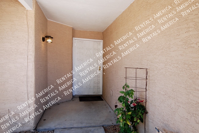 3241 W Blackhawk Dr in Phoenix, AZ - Building Photo - Building Photo