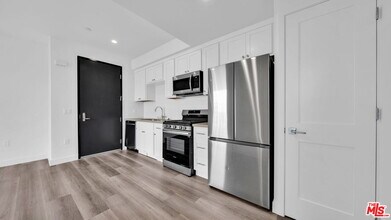 667 Wilton Pl in Los Angeles, CA - Building Photo - Building Photo