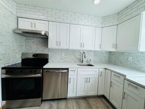 39 Elizabeth Way in Kiamesha Lake, NY - Building Photo - Building Photo