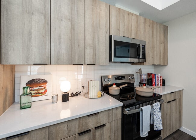 Dear Madison in Colorado Springs, CO - Foto de edificio - Building Photo