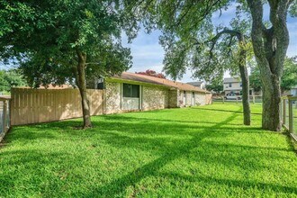 8800 Willowick Dr in Austin, TX - Building Photo - Building Photo