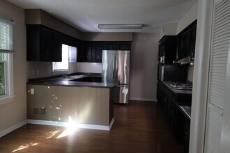 214 Oakleaf Dr in Statesboro, GA - Building Photo - Building Photo