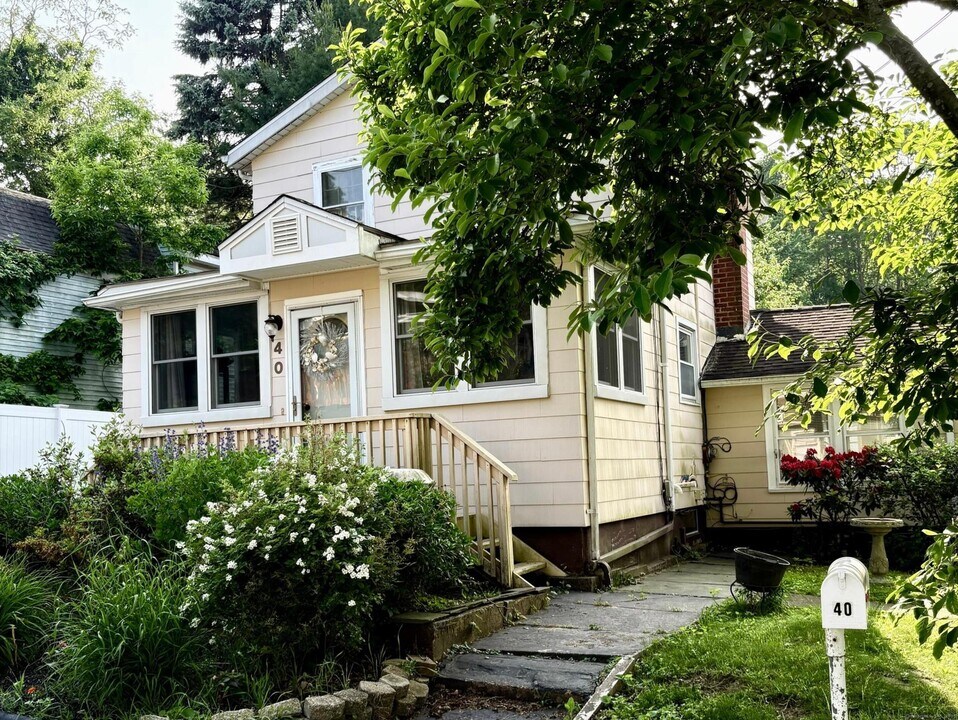 40 Vernon St in East Haven, CT - Building Photo