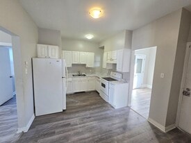 10 Cedar St in Saint John, NB - Building Photo