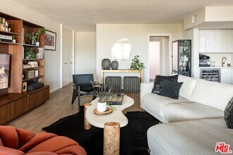 8401 Fountain Ave in West Hollywood, CA - Building Photo - Building Photo