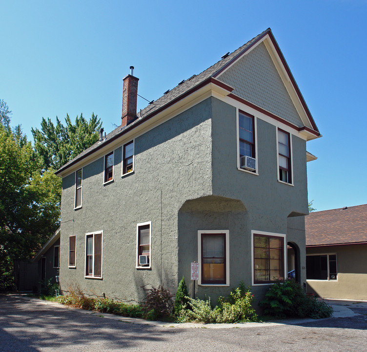 235 E Warm Springs Ave in Boise, ID - Foto de edificio