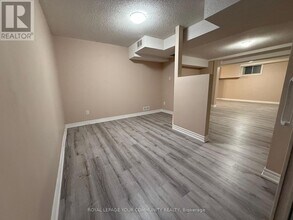 2 Osprey Ridge Rd in Barrie, ON - Building Photo - Building Photo